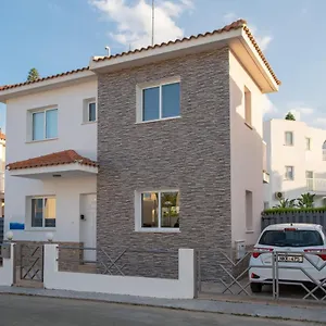 villa-ruby-evelyn.protaras-cy-hotels.com/